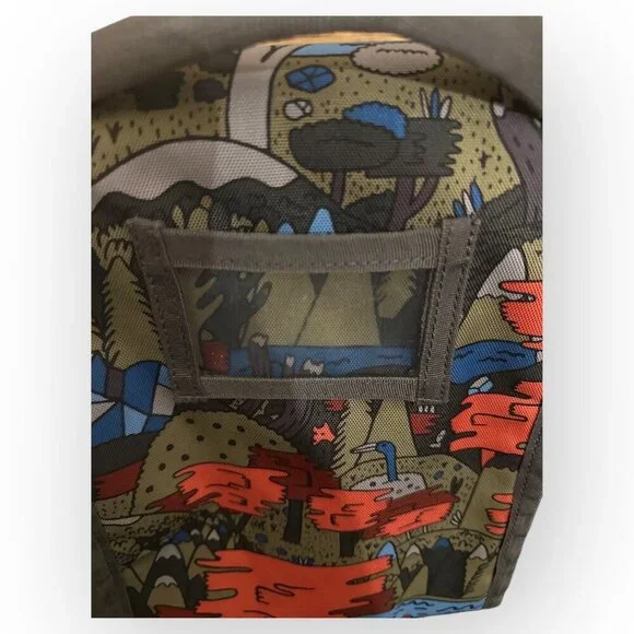 Burton Snowboards Insulated Lunch Bag Forest Print - Small Puncture on Interior - Picture 11 of 16